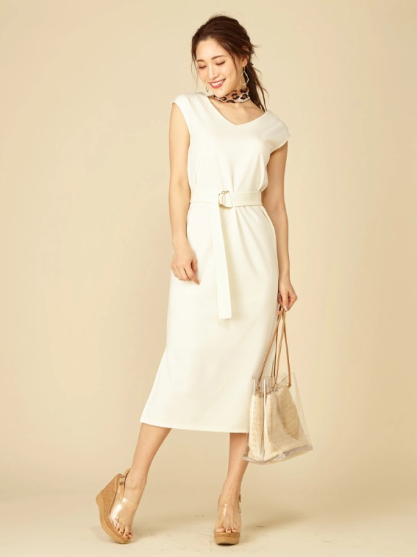 綺麗なワンピース に ベルト 人気のファッショントレンド